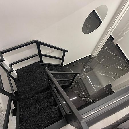 Отель Lux House Naples Airport Экстерьер фото