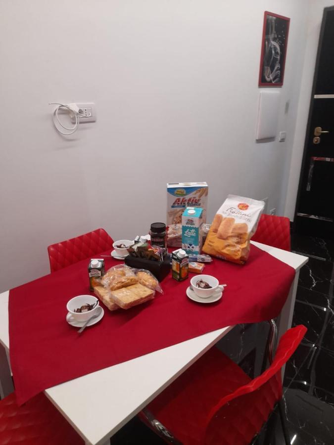 Отель Lux House Naples Airport Экстерьер фото