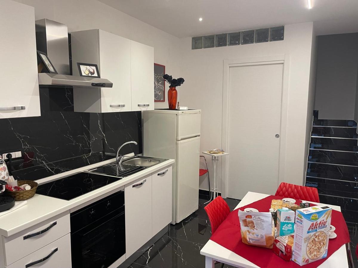 Отель Lux House Naples Airport Экстерьер фото