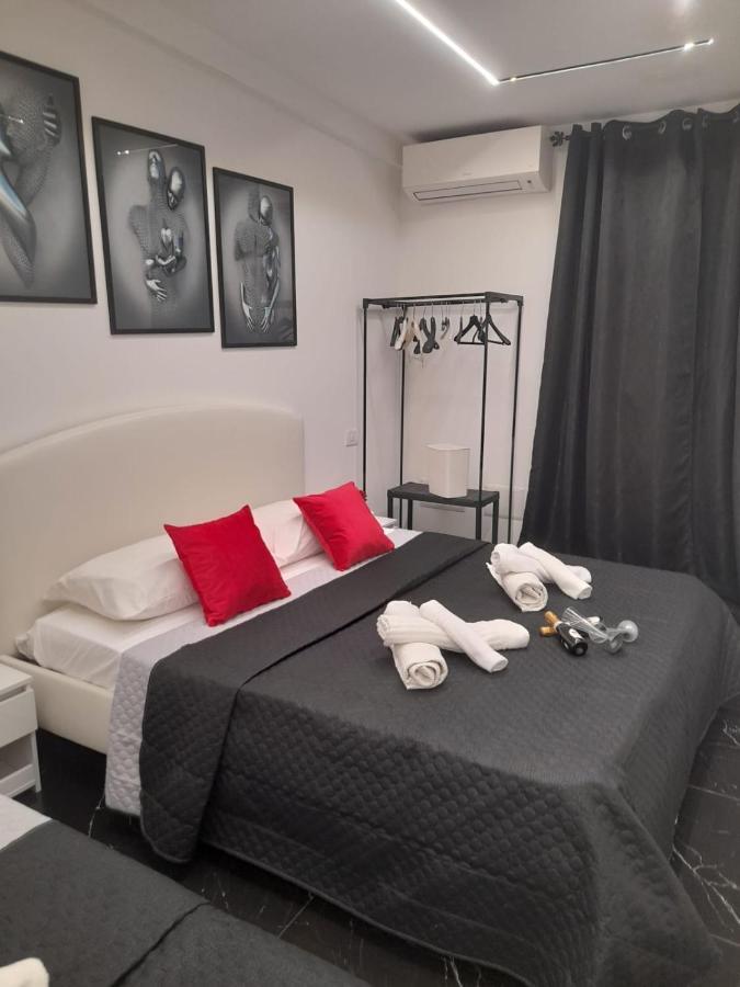 Отель Lux House Naples Airport Экстерьер фото