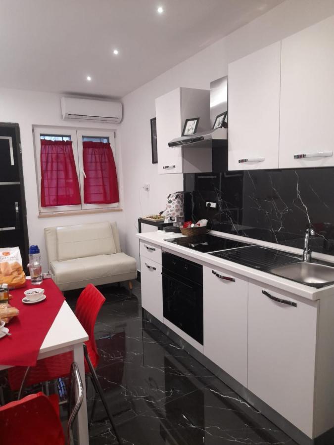 Отель Lux House Naples Airport Экстерьер фото
