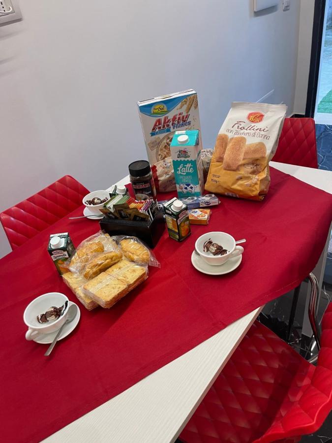 Отель Lux House Naples Airport Экстерьер фото