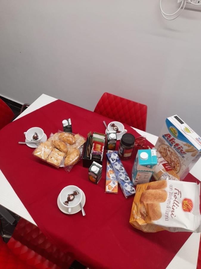 Отель Lux House Naples Airport Экстерьер фото