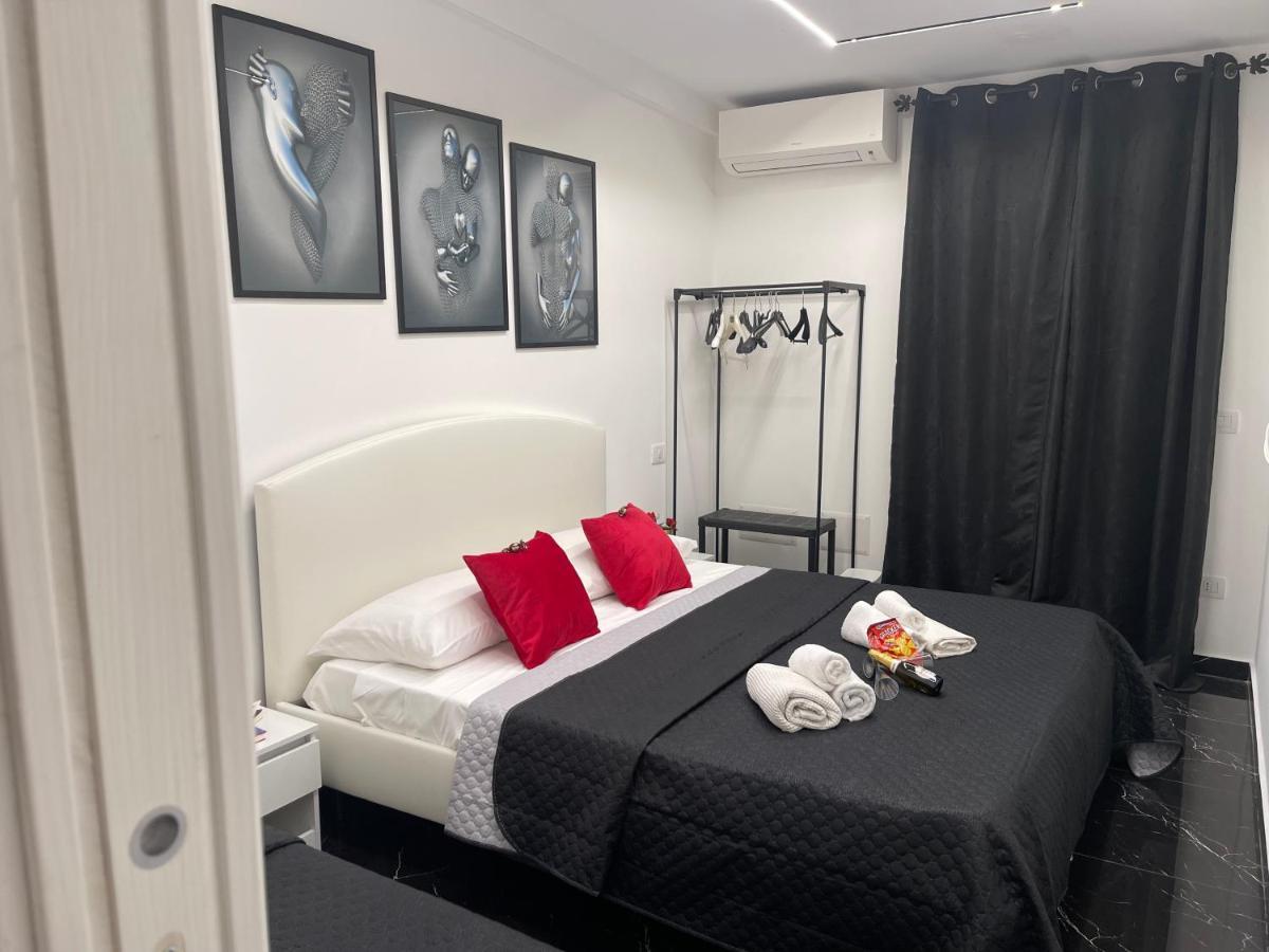 Отель Lux House Naples Airport Экстерьер фото