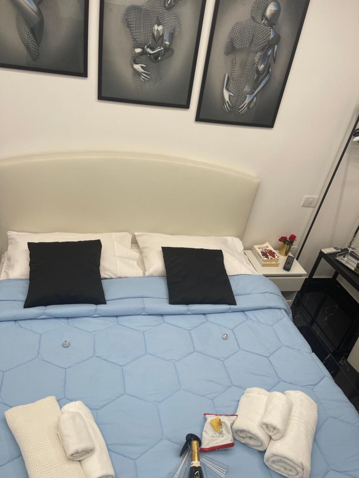 Отель Lux House Naples Airport Экстерьер фото