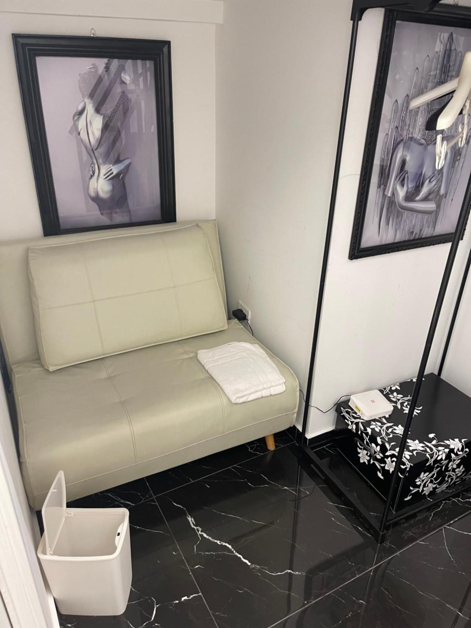 Отель Lux House Naples Airport Экстерьер фото
