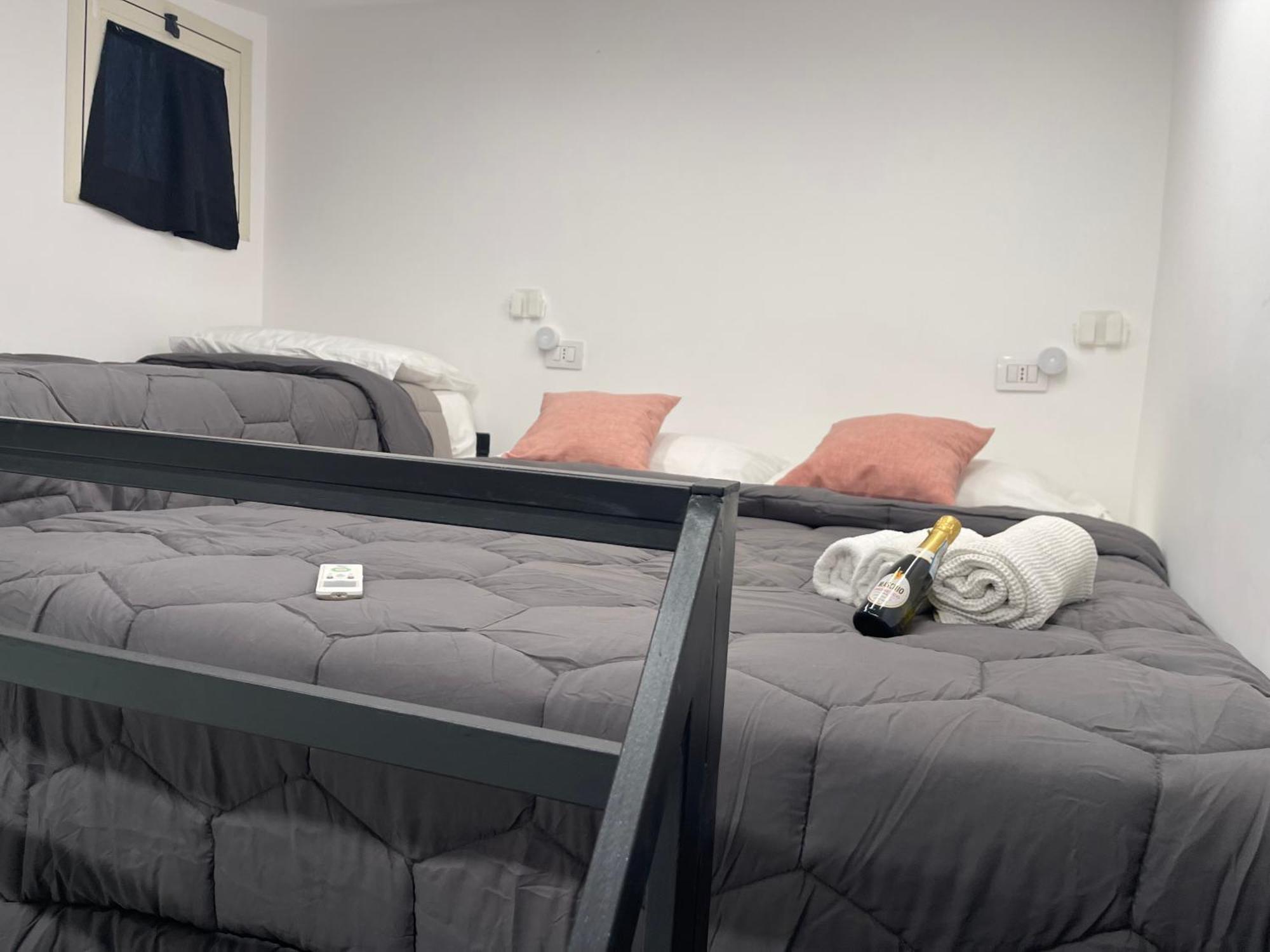Отель Lux House Naples Airport Экстерьер фото