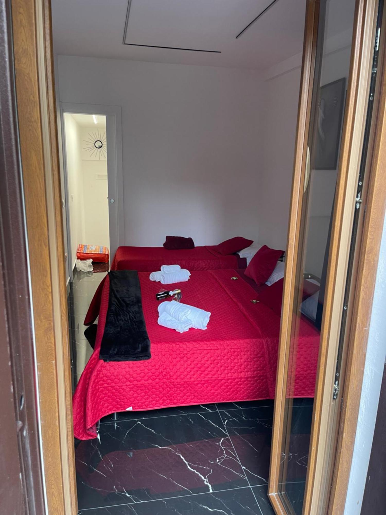 Отель Lux House Naples Airport Экстерьер фото