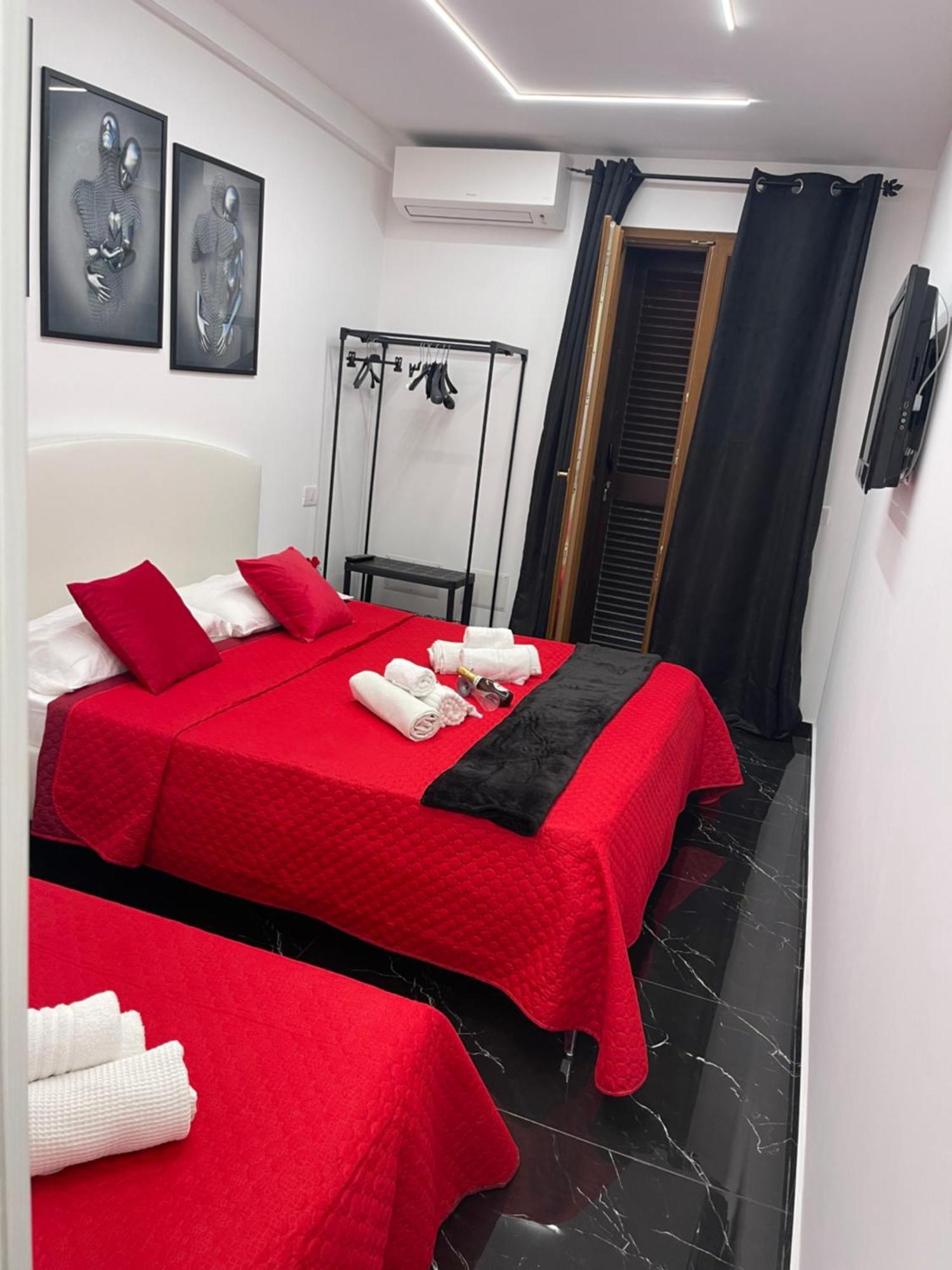 Отель Lux House Naples Airport Экстерьер фото