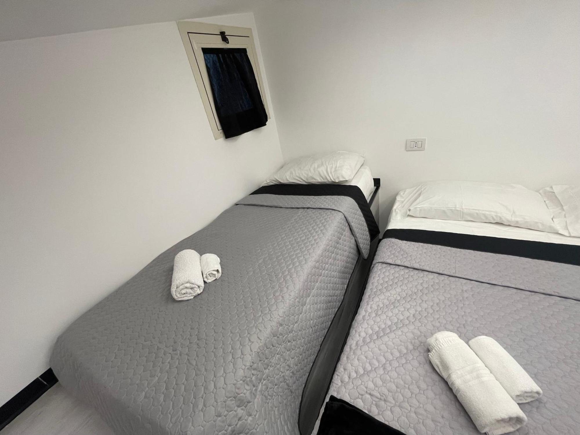 Отель Lux House Naples Airport Экстерьер фото