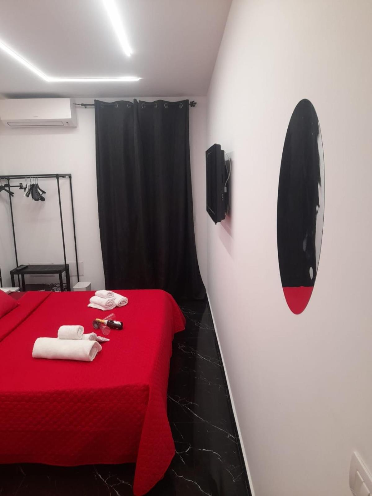 Отель Lux House Naples Airport Экстерьер фото