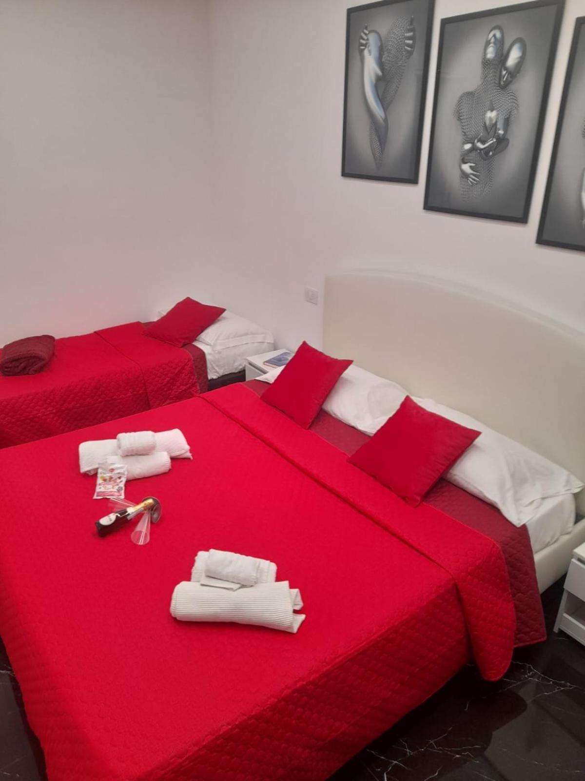 Отель Lux House Naples Airport Экстерьер фото