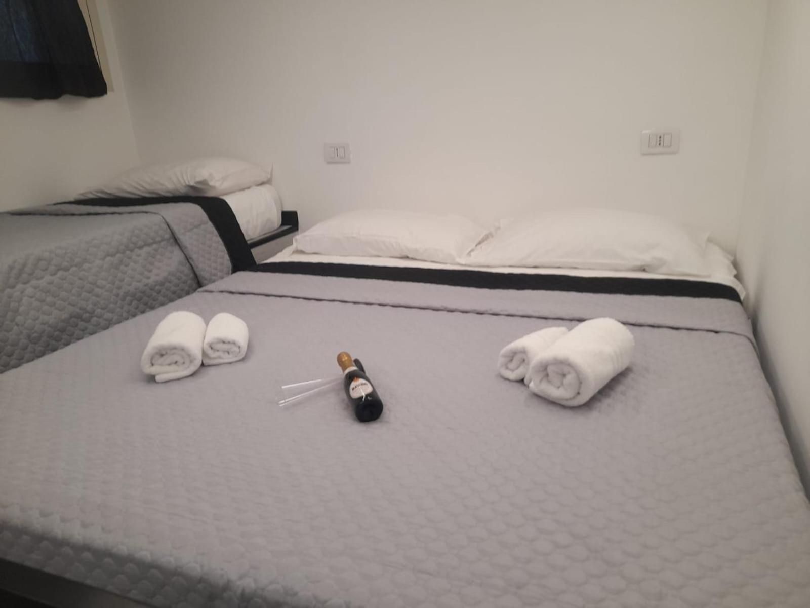 Отель Lux House Naples Airport Экстерьер фото