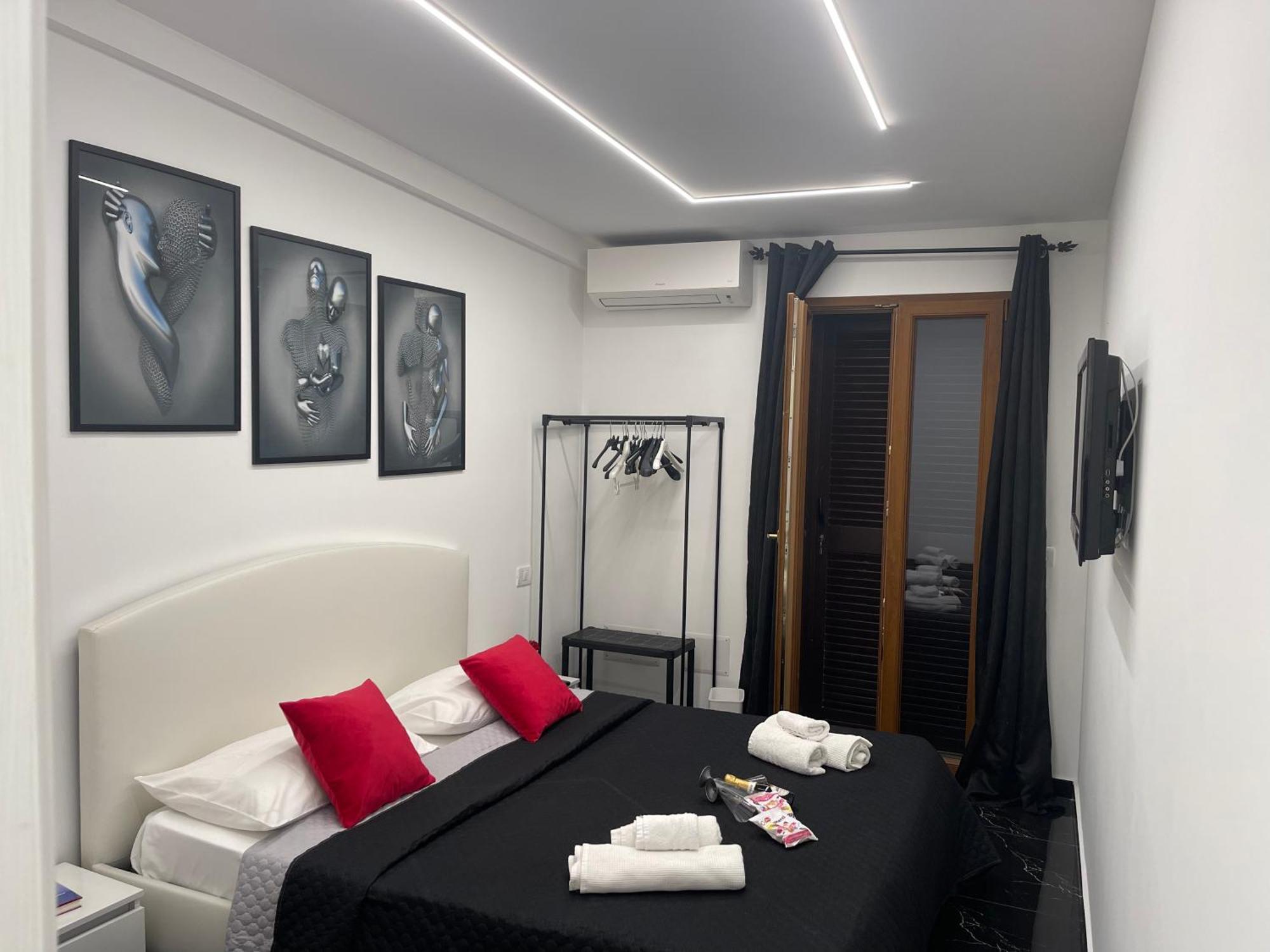 Отель Lux House Naples Airport Экстерьер фото