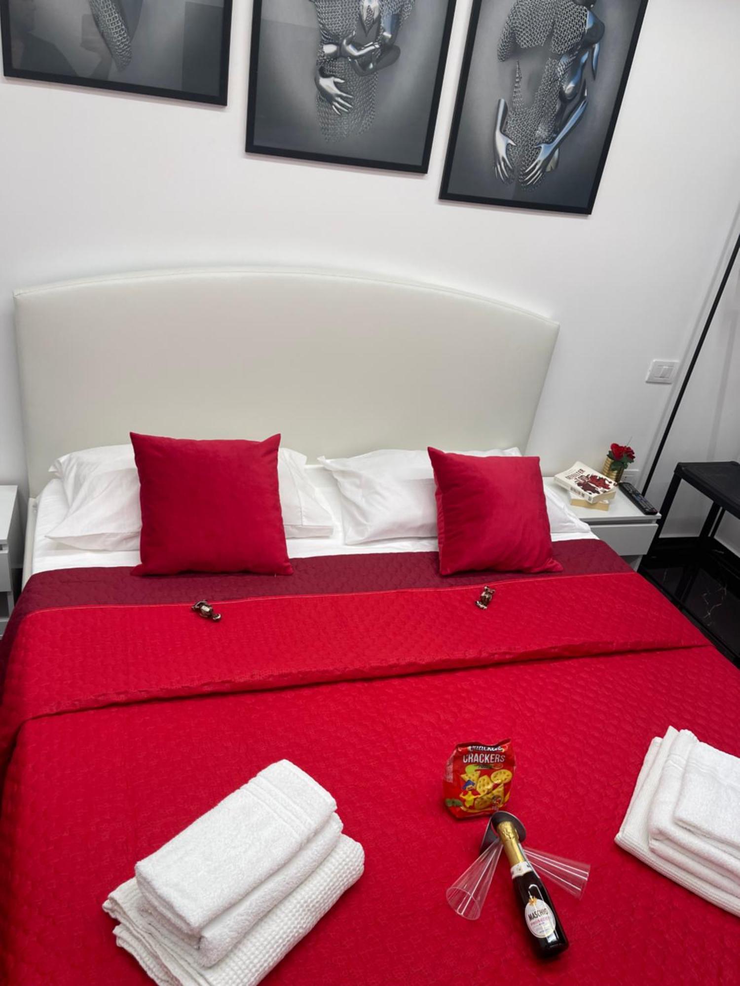 Отель Lux House Naples Airport Экстерьер фото