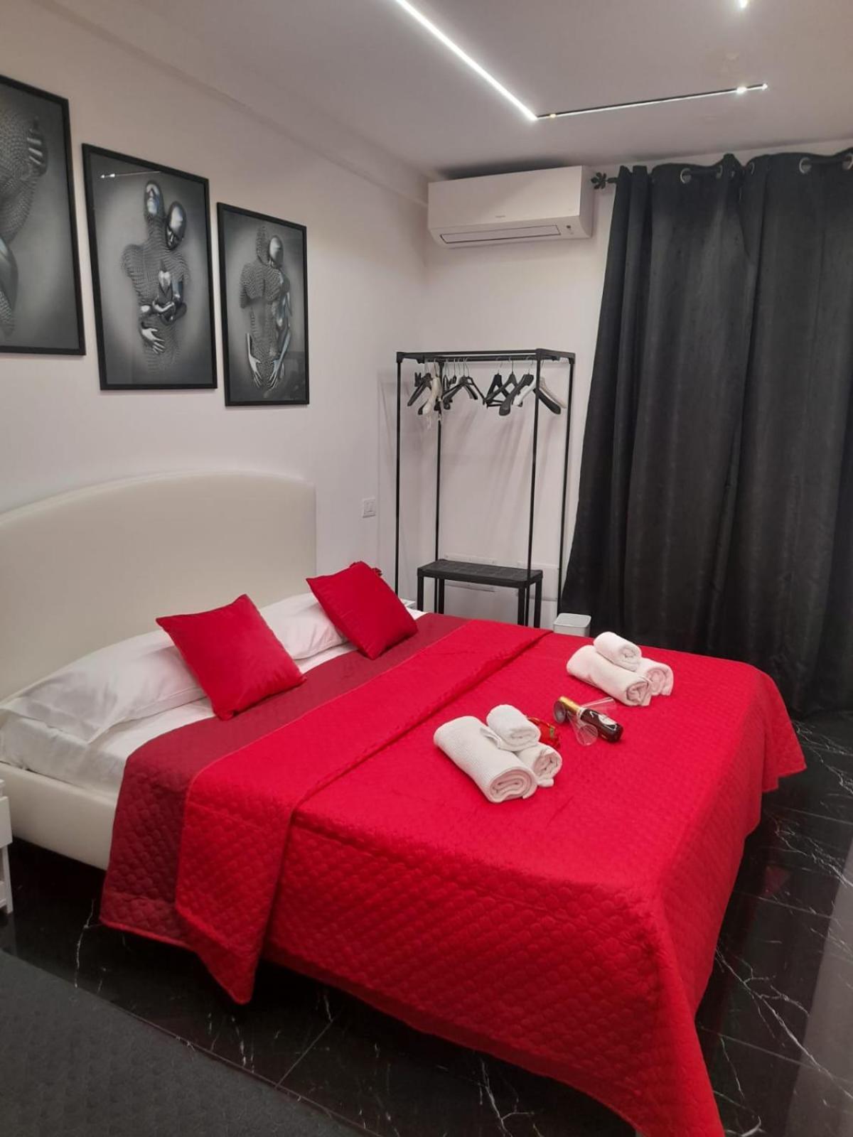 Отель Lux House Naples Airport Экстерьер фото